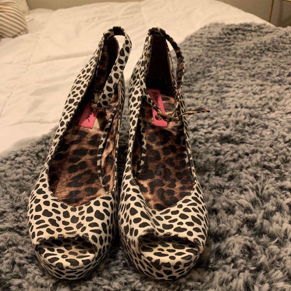 Betsy Johnson WEDGES ✨💕